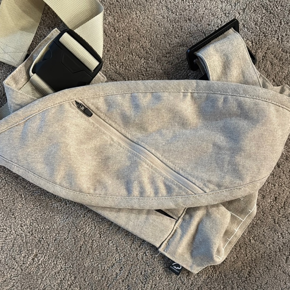 Gooseket 365 Toddler Carrier in Beige